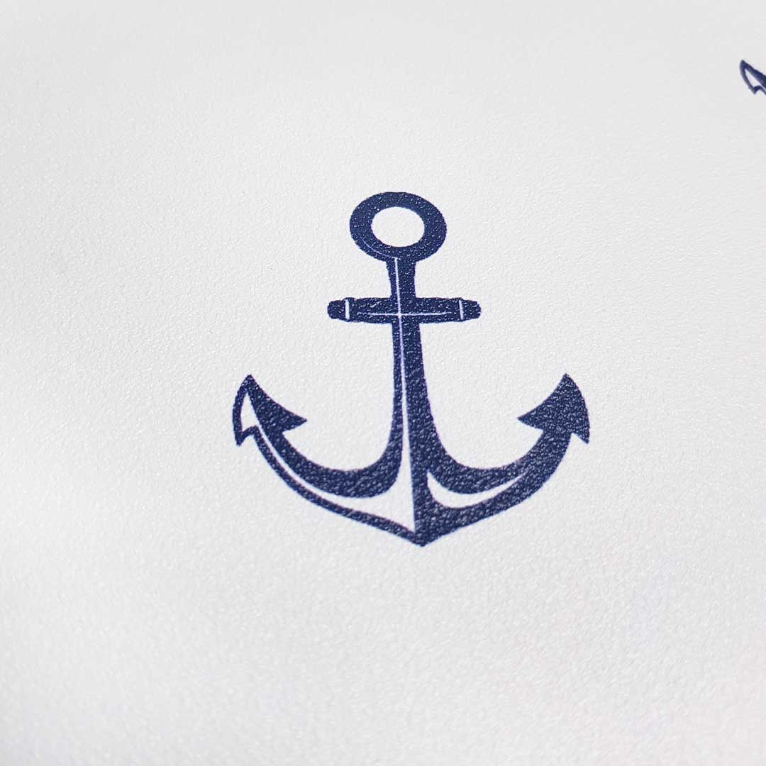 White, nautical marine (sea design with navy blue anchors) wallpaper - Dekoori image 4