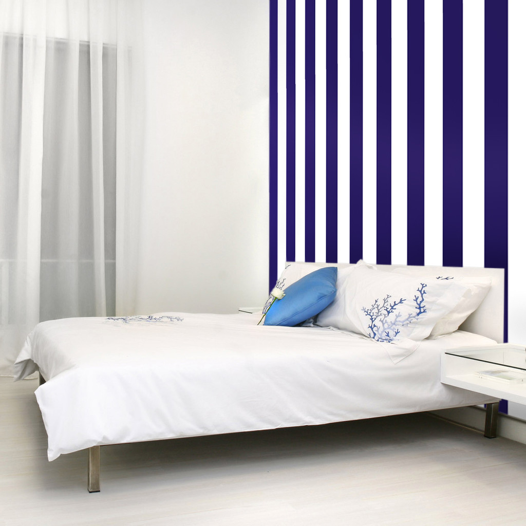 White and navy blue, nautical marine, vertical striped wallpaper - Dekoori image 3