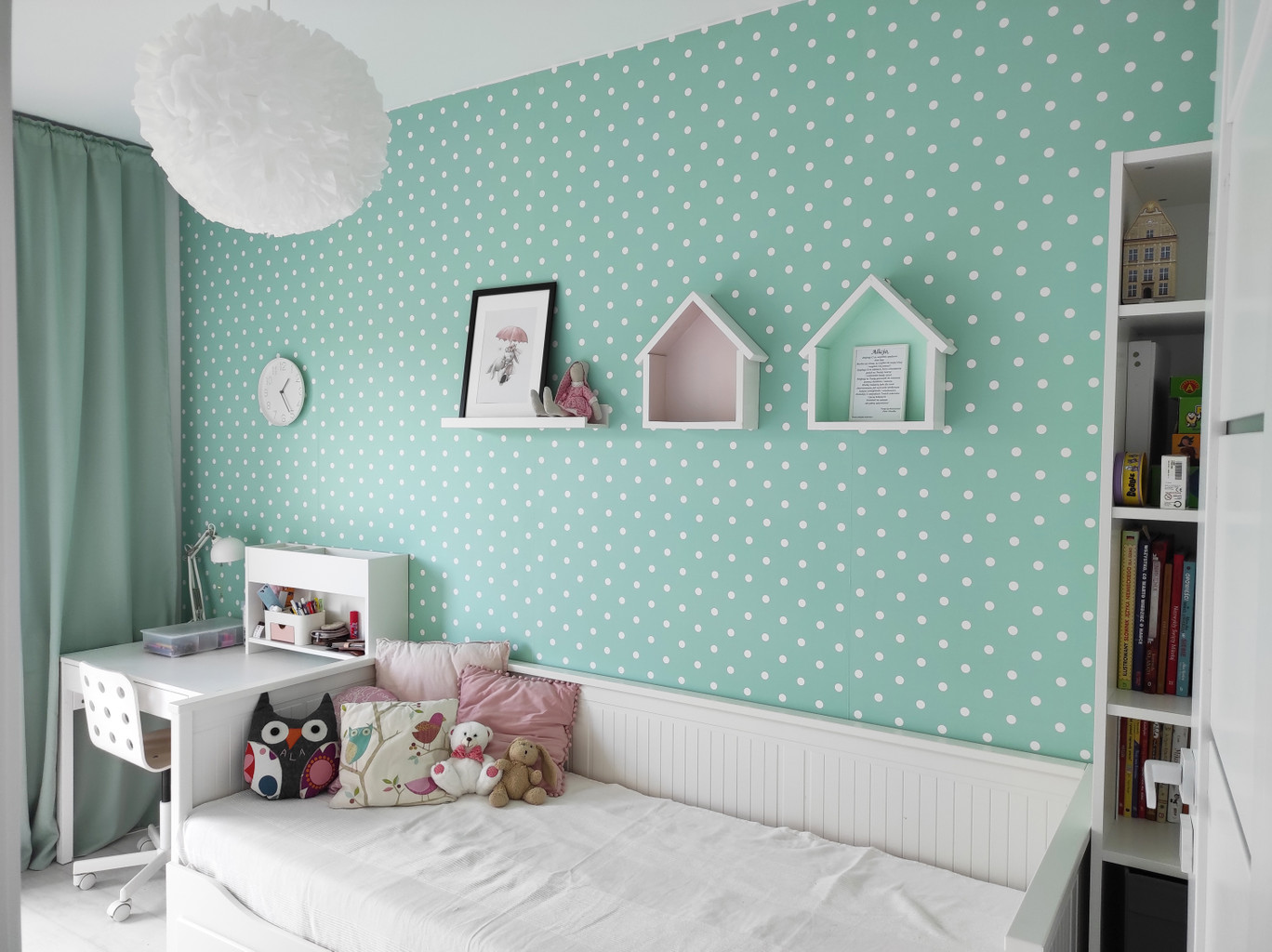 Mint and mini white 2 cm dots wallpaper - Dekoori image 3