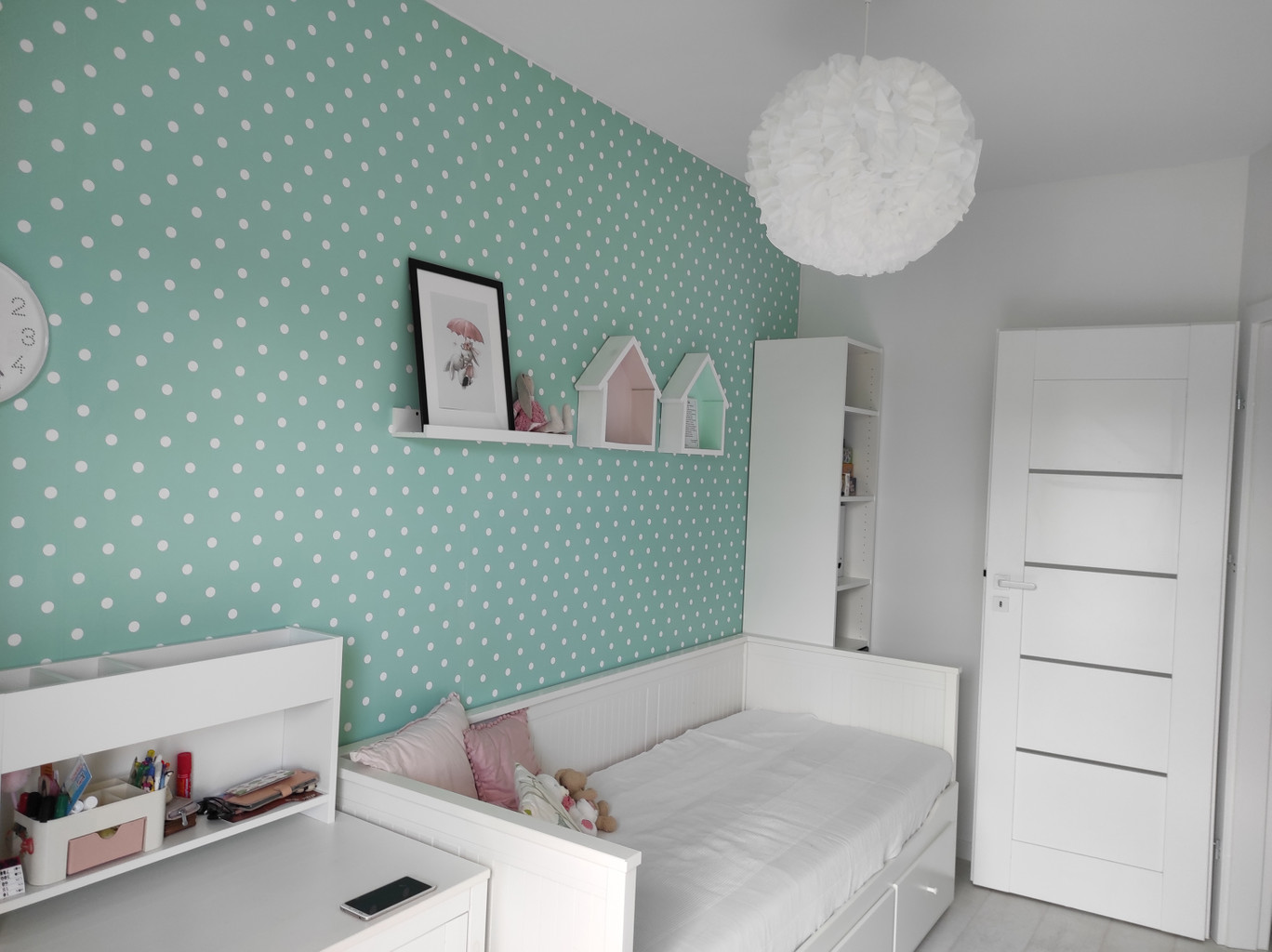 Mint and mini white 2 cm dots wallpaper - Dekoori image 4